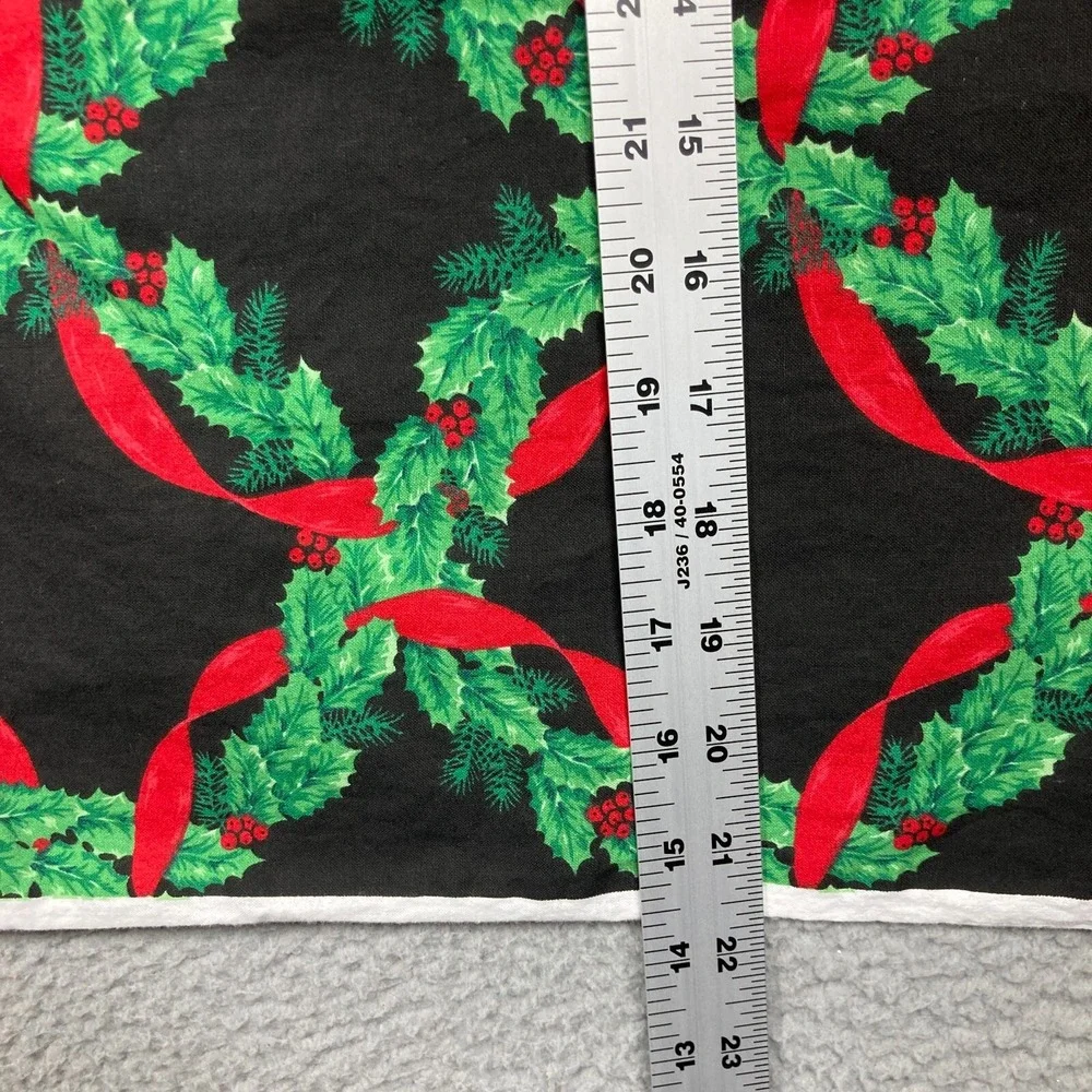 Vintage Fabric Traditions 1 Yard Christmas Print Black Green Red 42